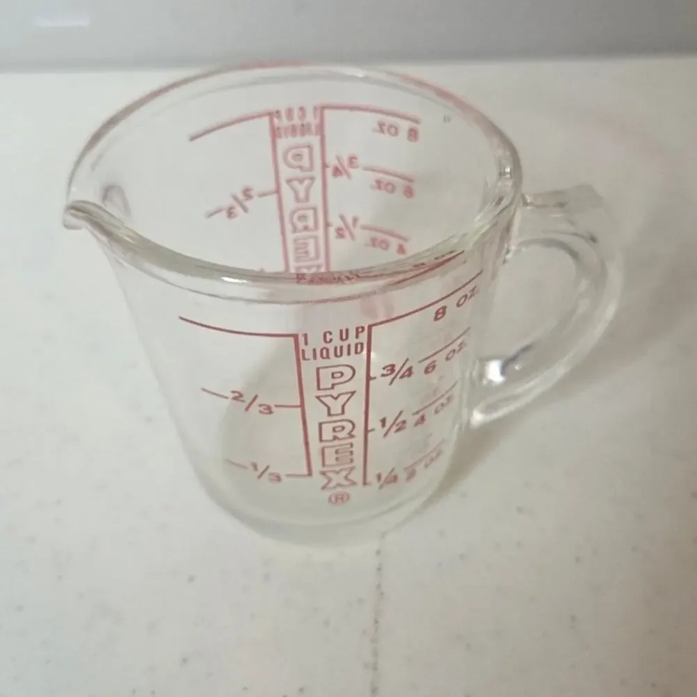 Pyrex-508 Measuring Cup 8oz 1 cup 250 ML Red Vertical Lettering D Handle